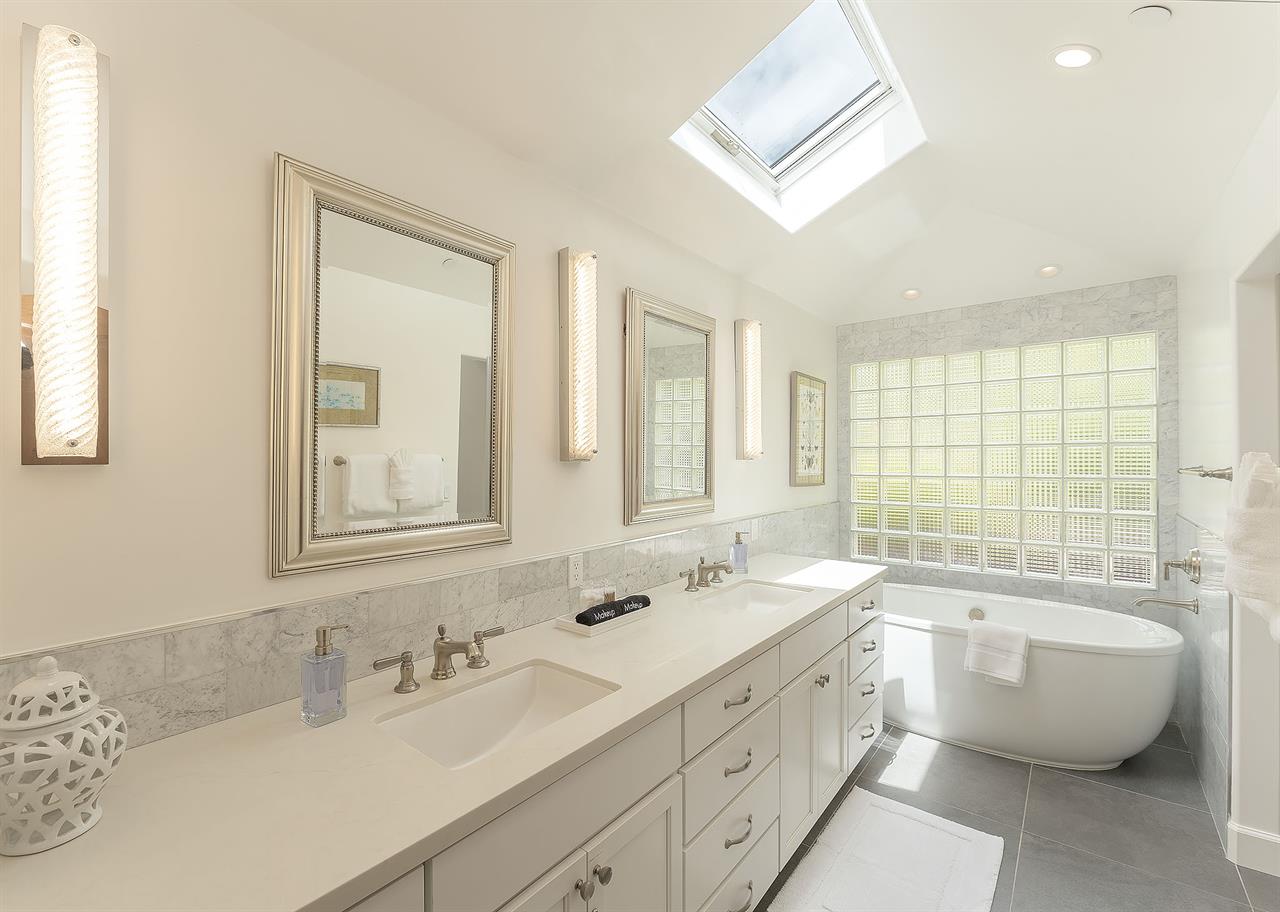 Bath 1 En Suite Bath for Bedroom 1  Shower, Separate Tub