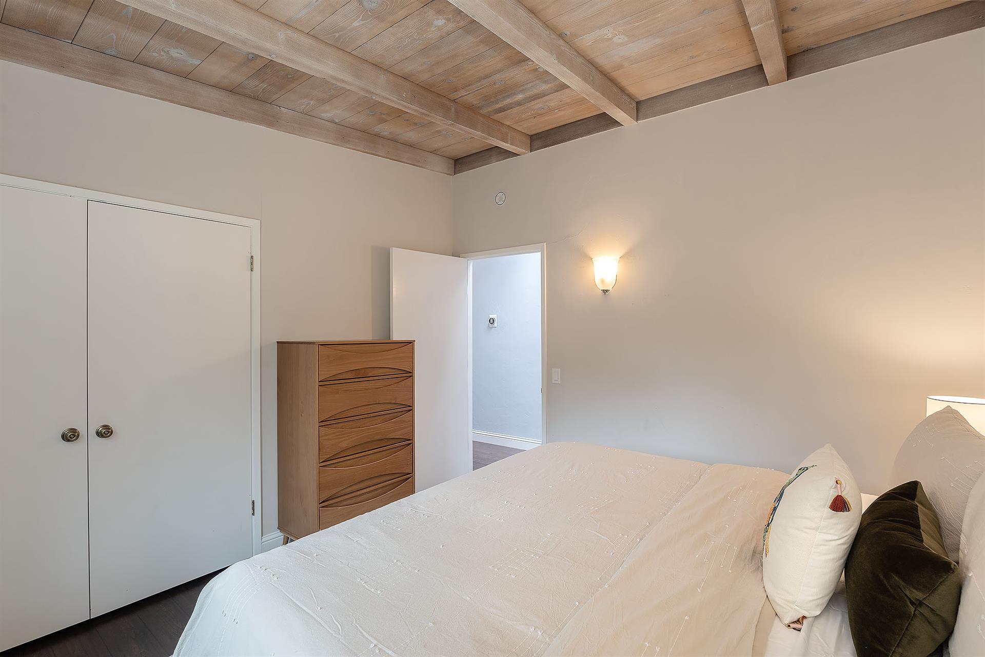 Bedroom 2, Split King Bed with Foam Topper