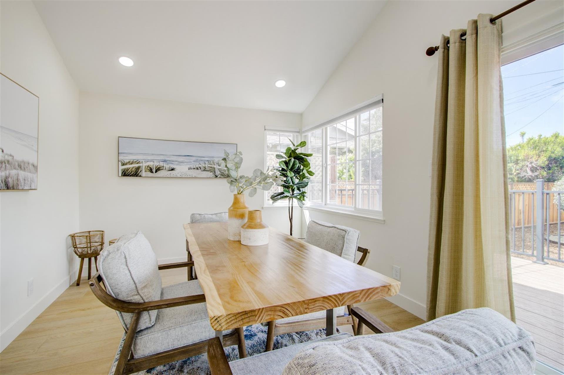 Additional Seating Area next to the Living Room