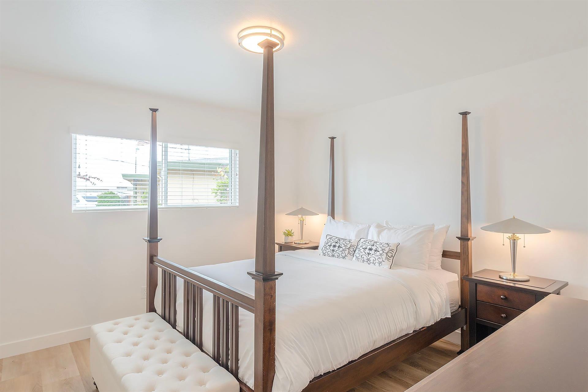 Bedroom 2, Queen Bed