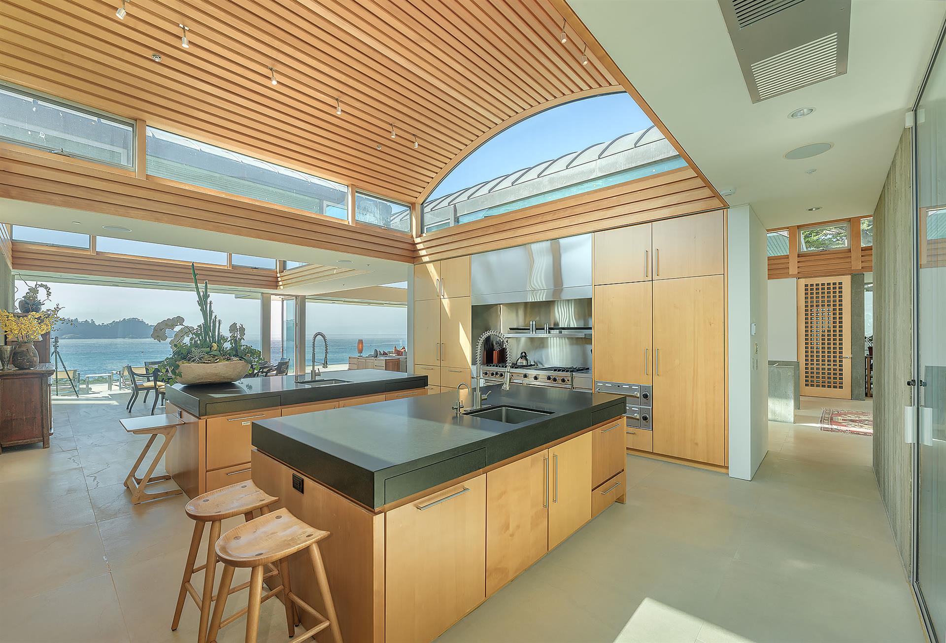 Fully Equipped Gourmet Kitchen