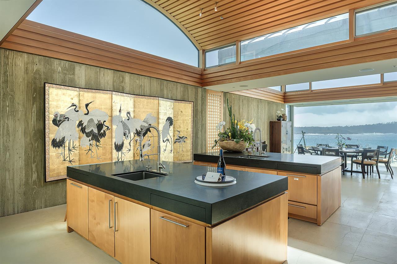 Fully Equipped Gourmet Kitchen