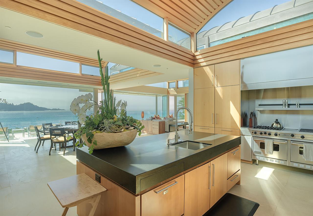 Fully Equipped Gourmet Kitchen