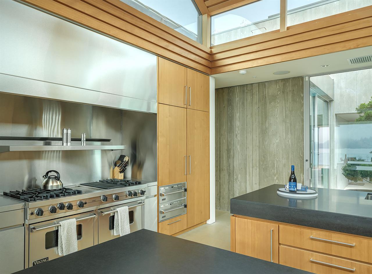 Fully Equipped Gourmet Kitchen