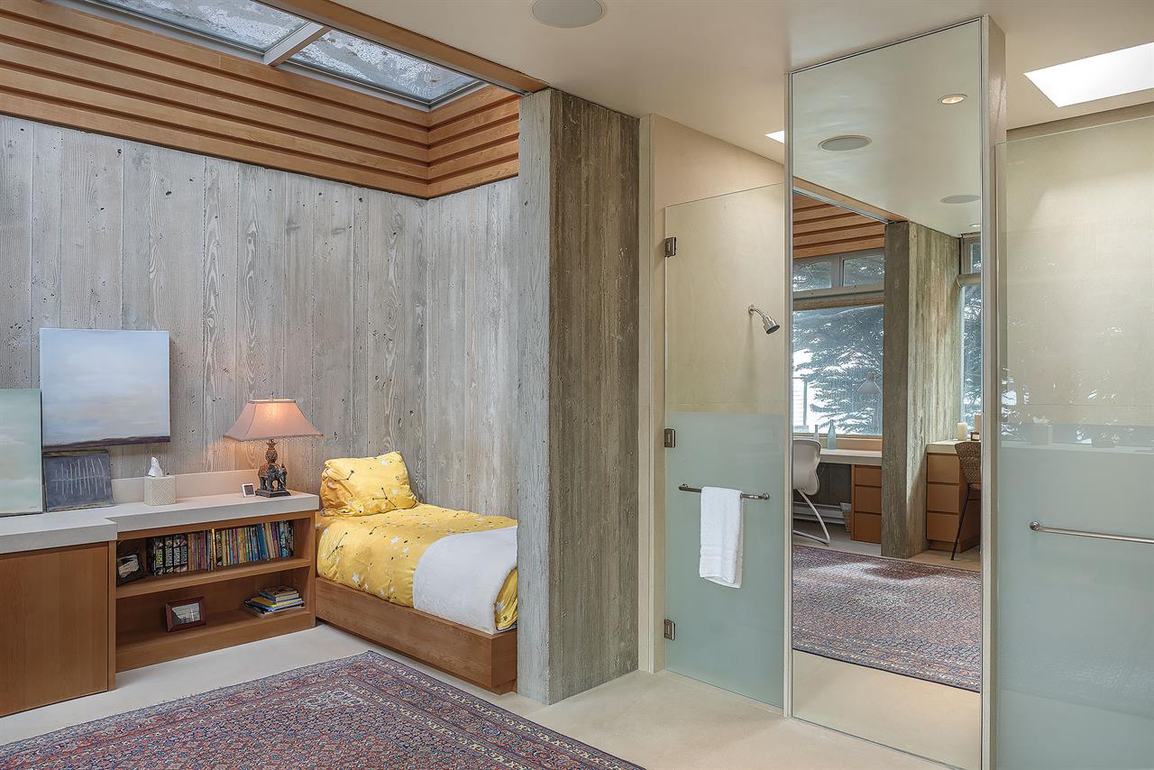 Bedroom 1 Workspace with Desk and Twin Daybed