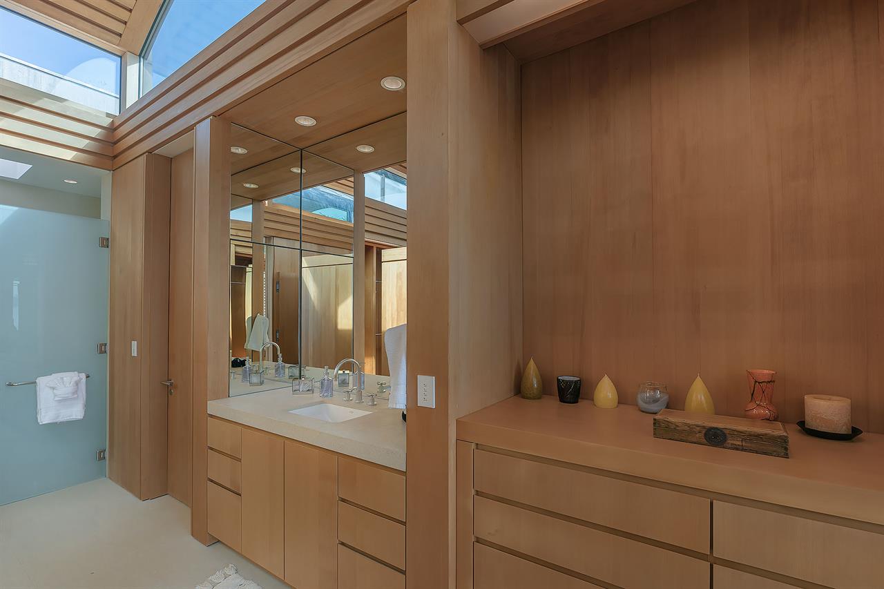 En Suite 1  Dual Bathrooms En Suite to Bedroom 1