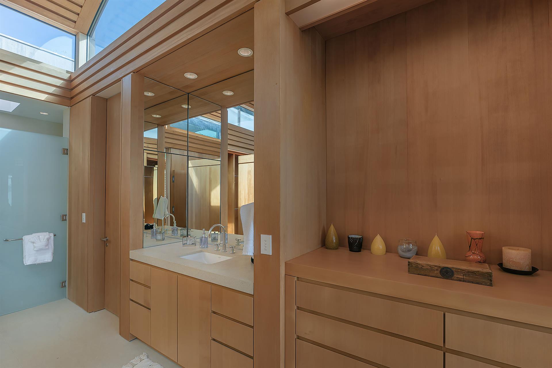 En Suite 1  Dual Bathrooms En Suite to Bedroom 1