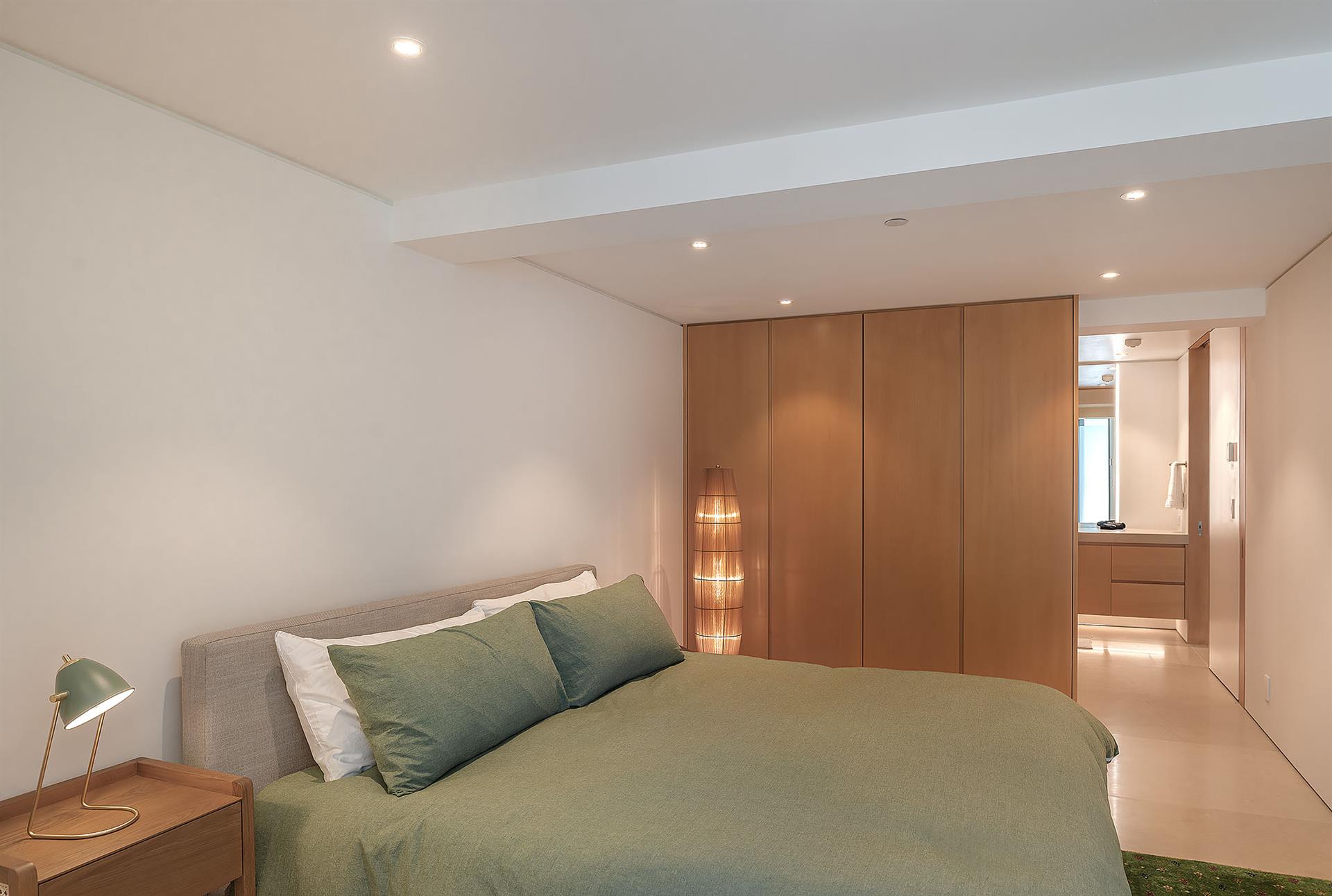 Bedroom 2, King Bed, En Suite Jack and Jill Bathroom Shared