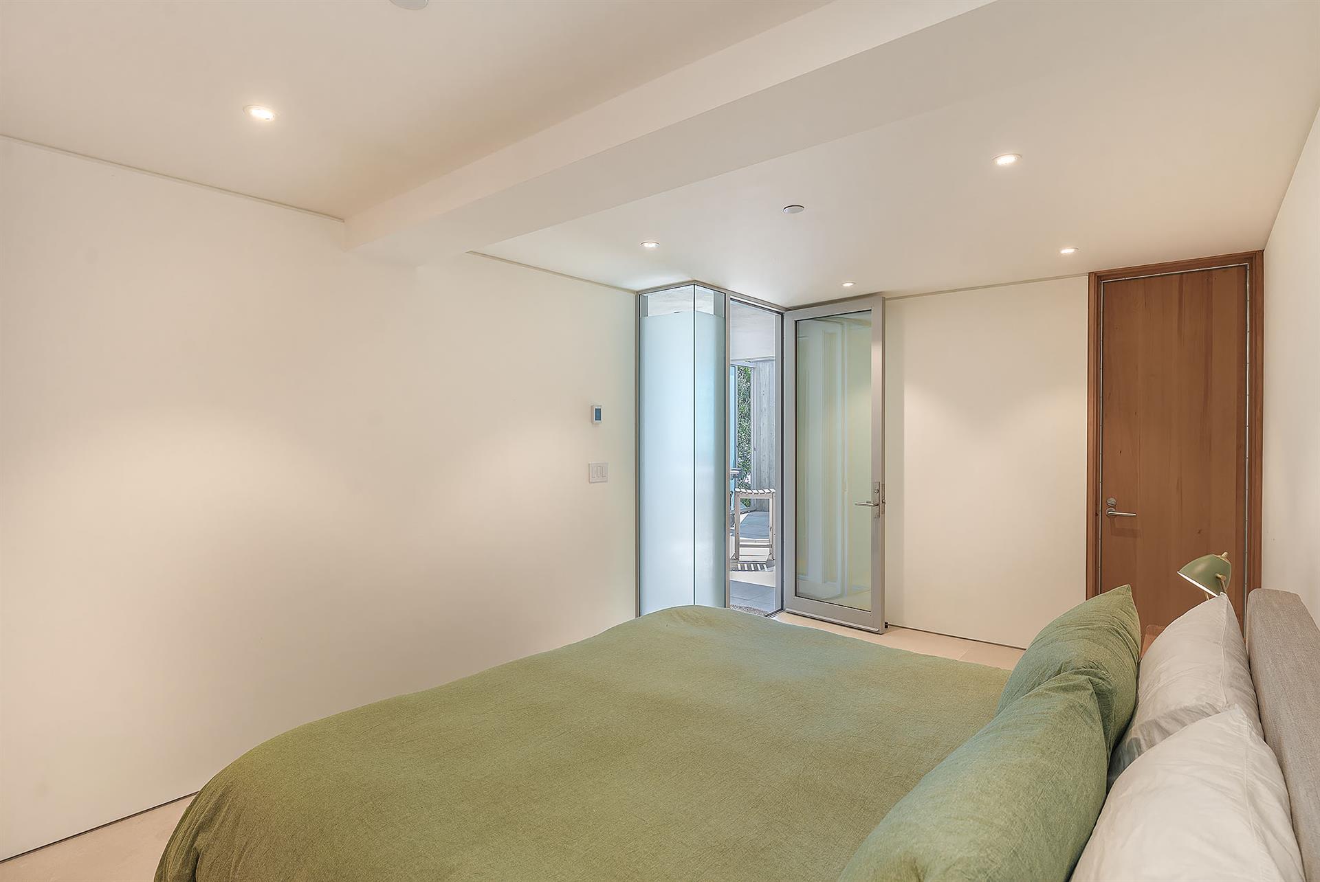 Bedroom 2, King Bed, En Suite Jack and Jill Bathroom Shared