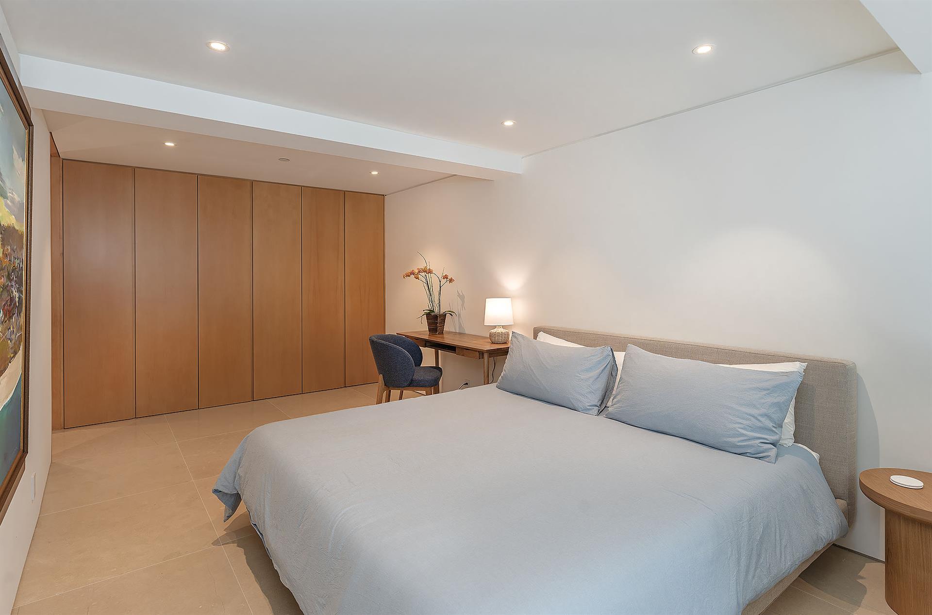 Bedroom 3, King Bed, En Suite Jack and Jill Bathroom Shared