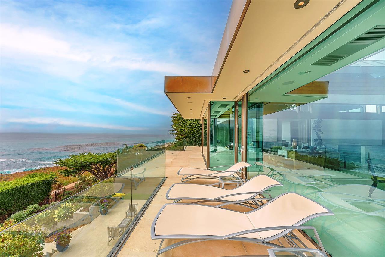 Upper Level Deck Facing the Ocean