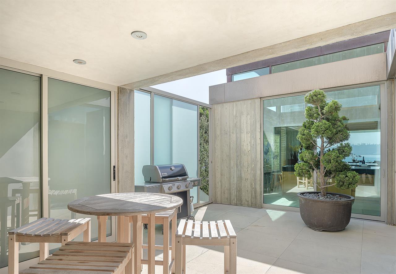 Middle Courtyard with Gas Grill Near Kitchen