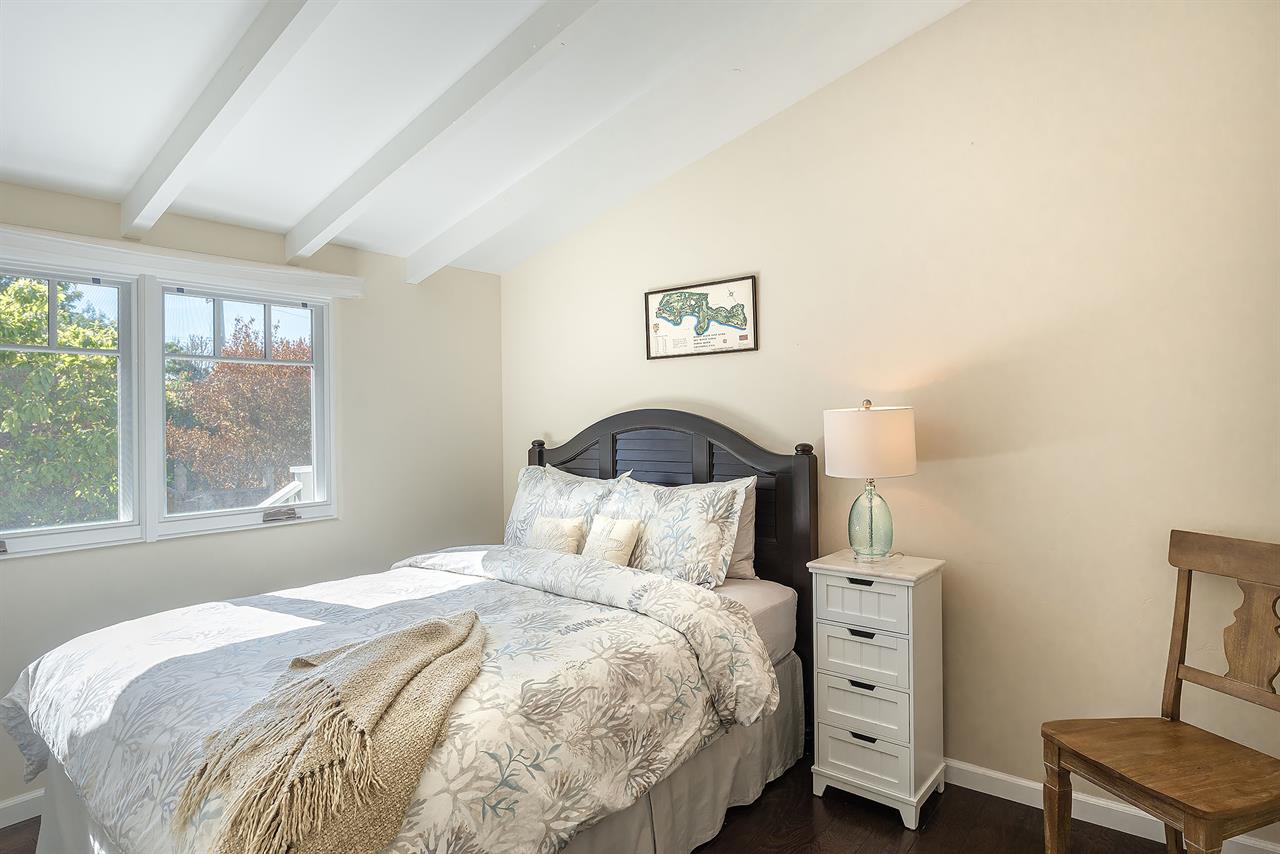 Bedroom 2, Queen Bed