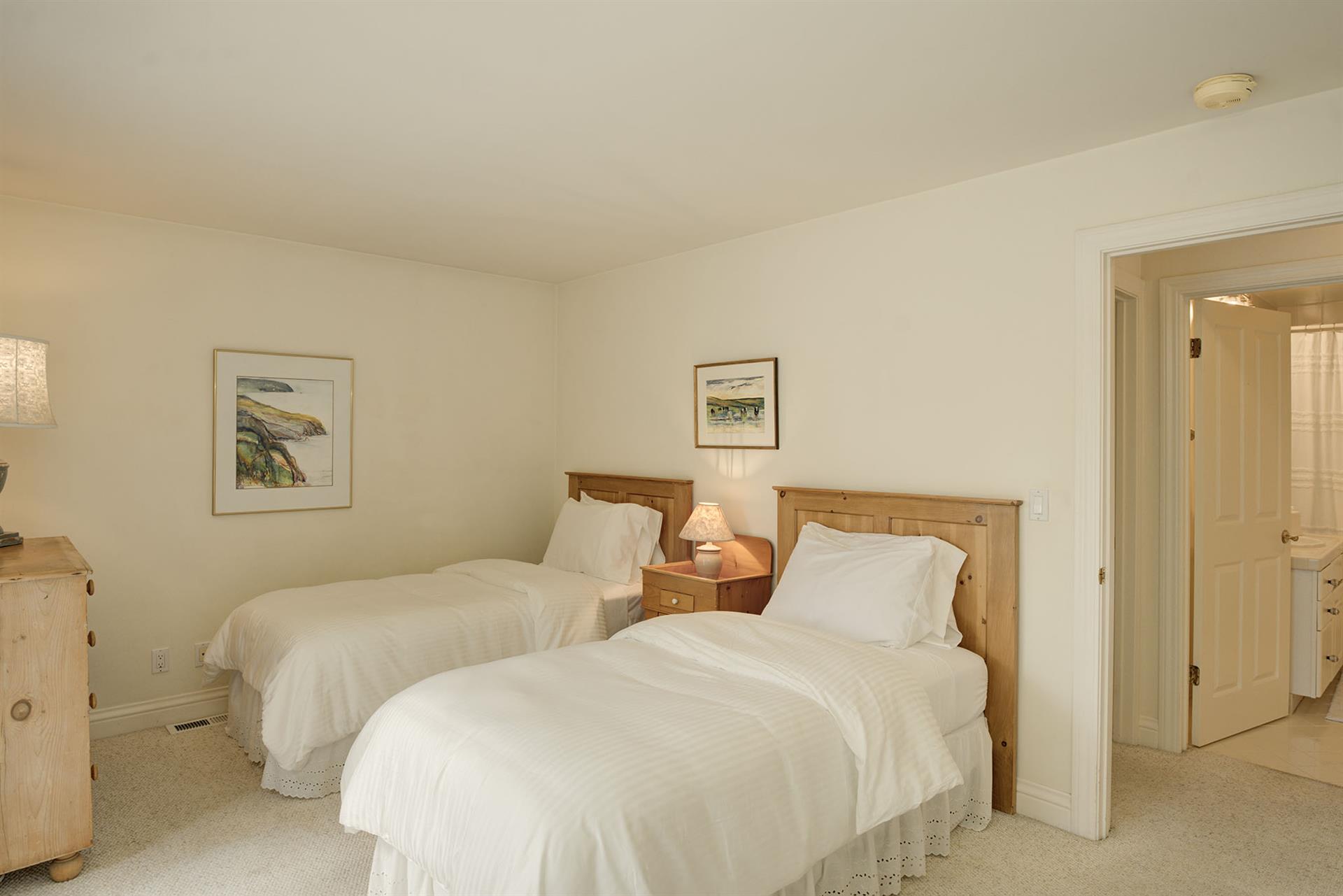 Bedroom 2 has Two Twin Beds