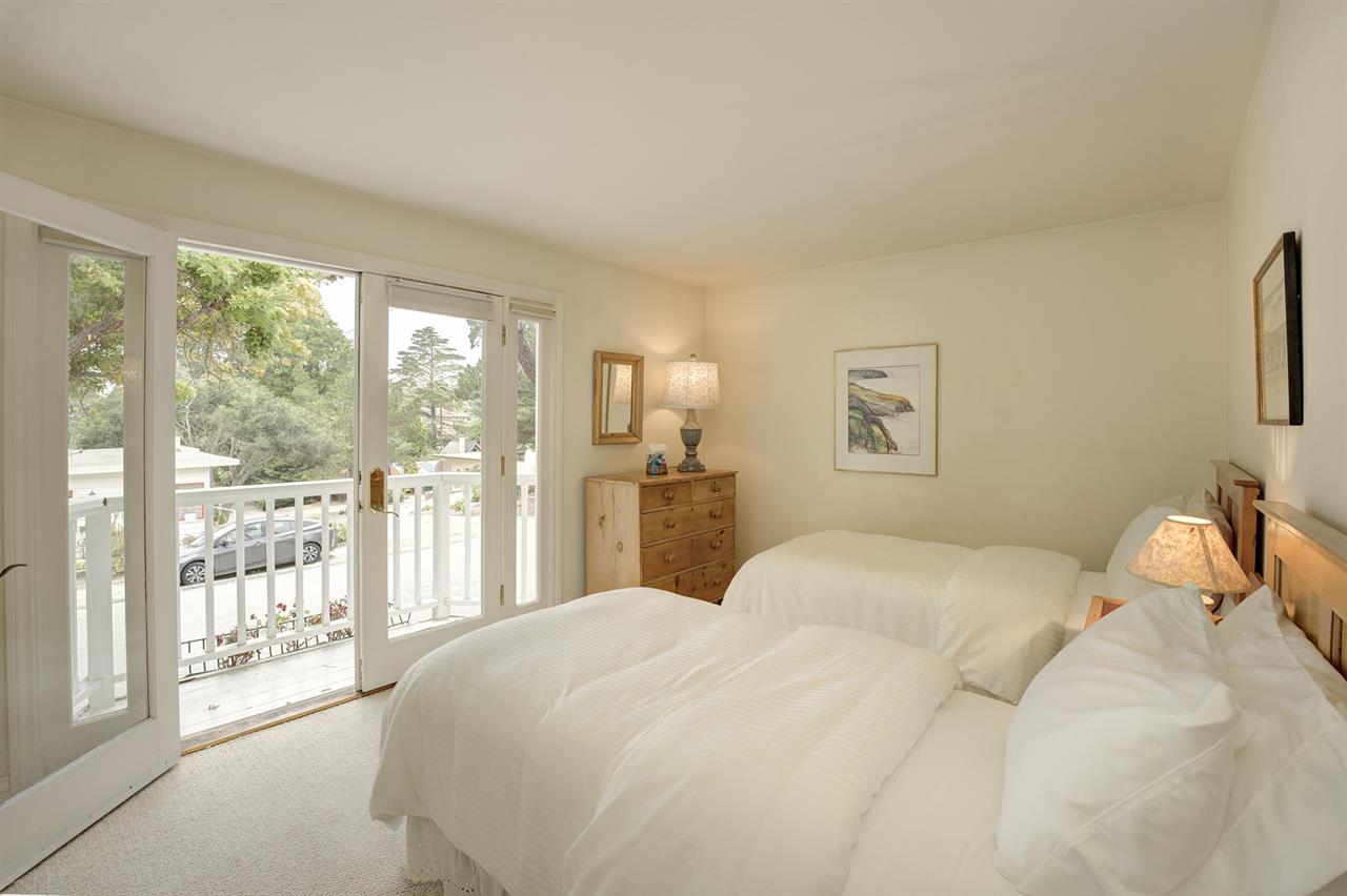 Bedroom 2 has Two Twin Beds