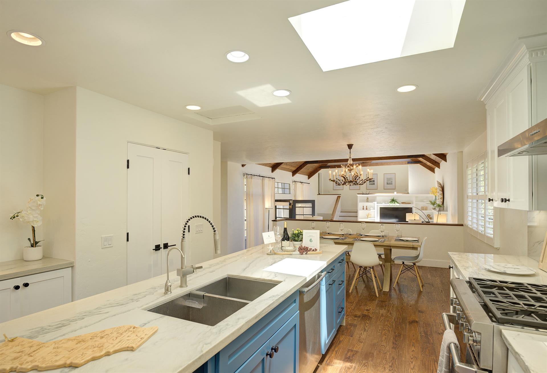 Fully Equipped Gourmet Kitchen