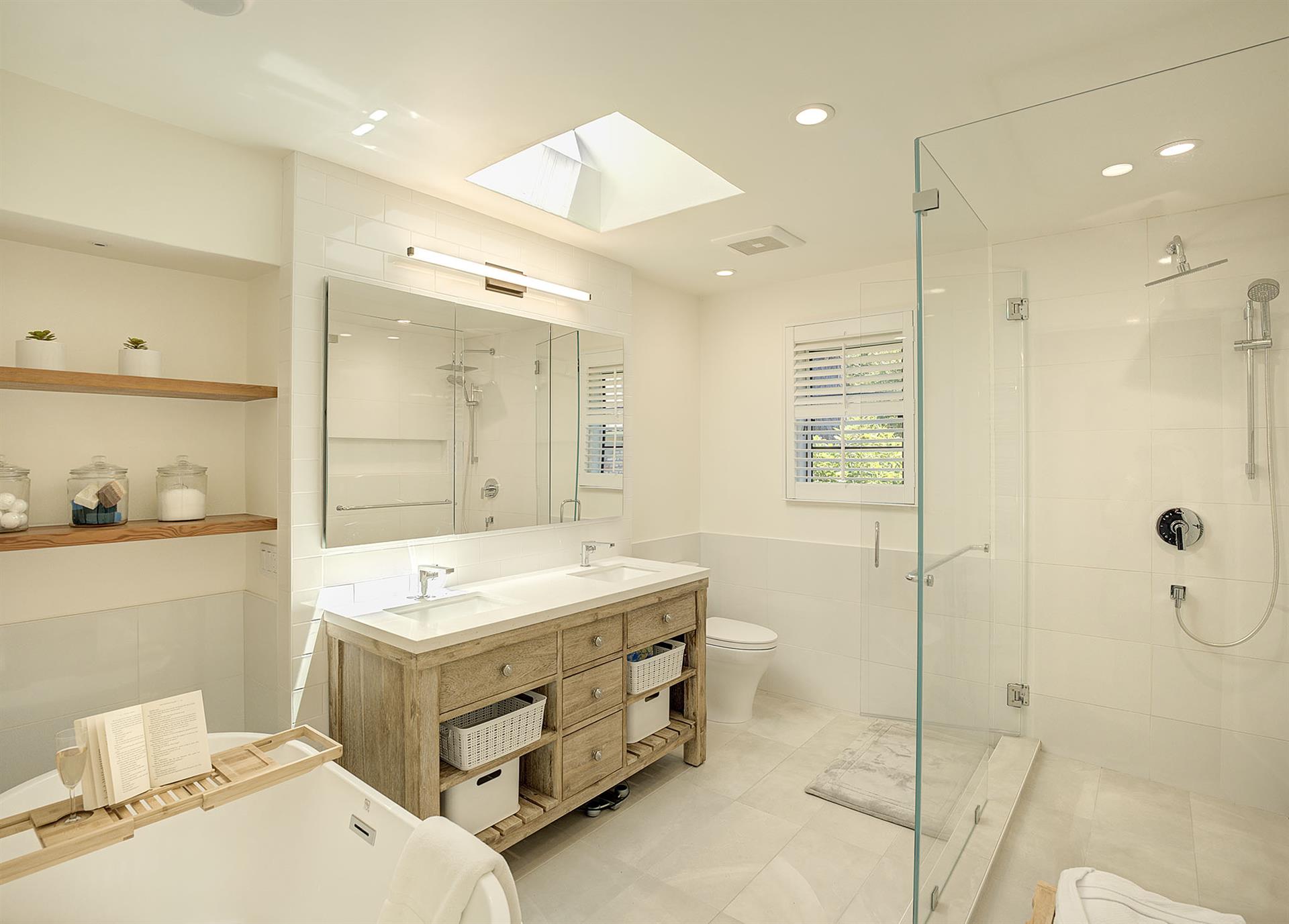 EnSuite Bathroom with Tub and Separate Shower for Bedroom 1