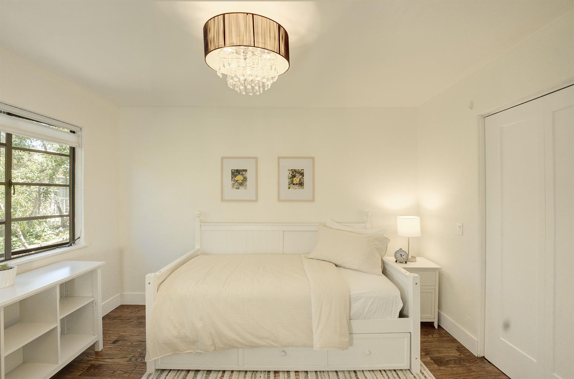 Bedroom 3  Twin Daybed  and Small Desk