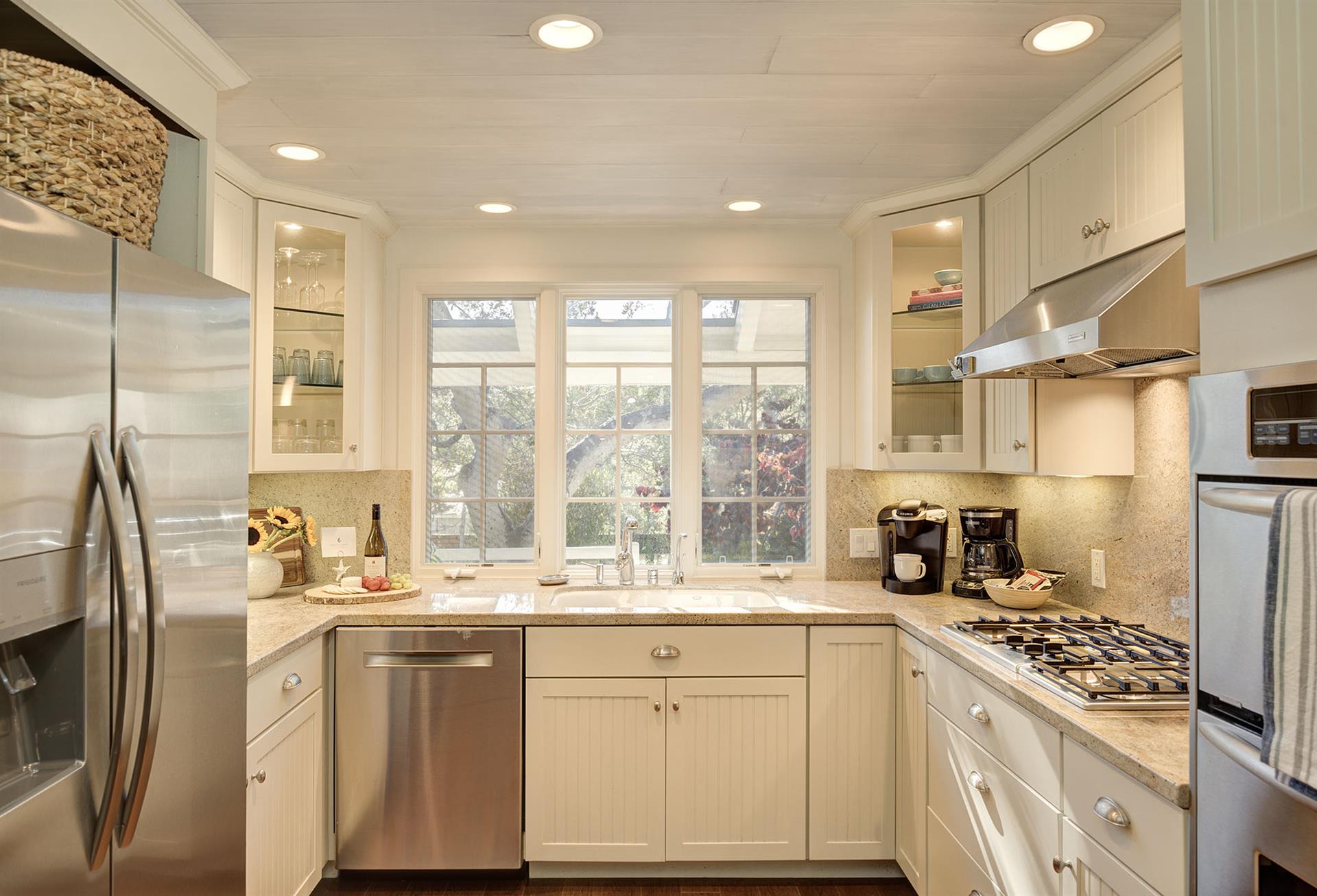 Fully Equipped Gourmet Kitchen