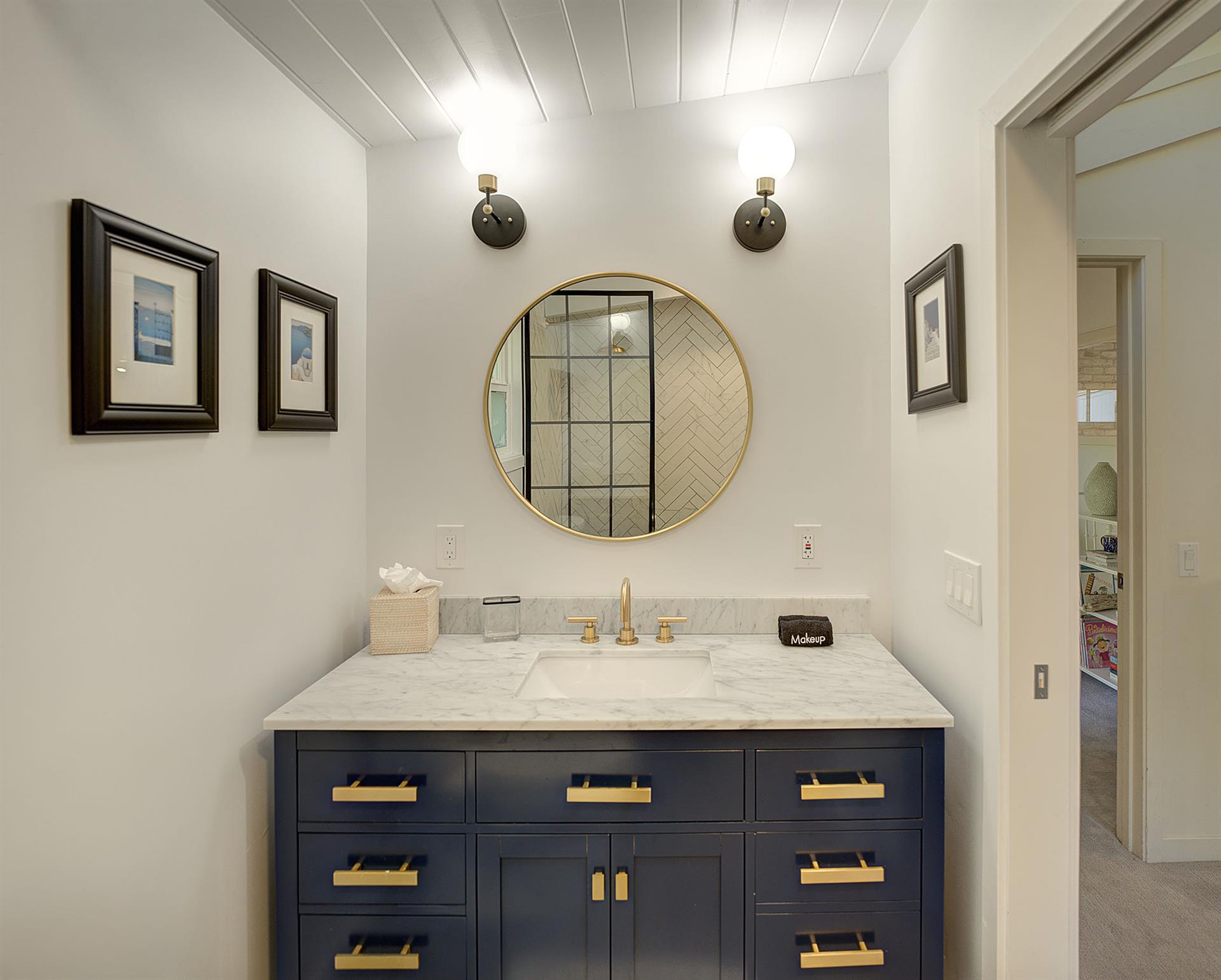 Bathroom 3 has a Shower