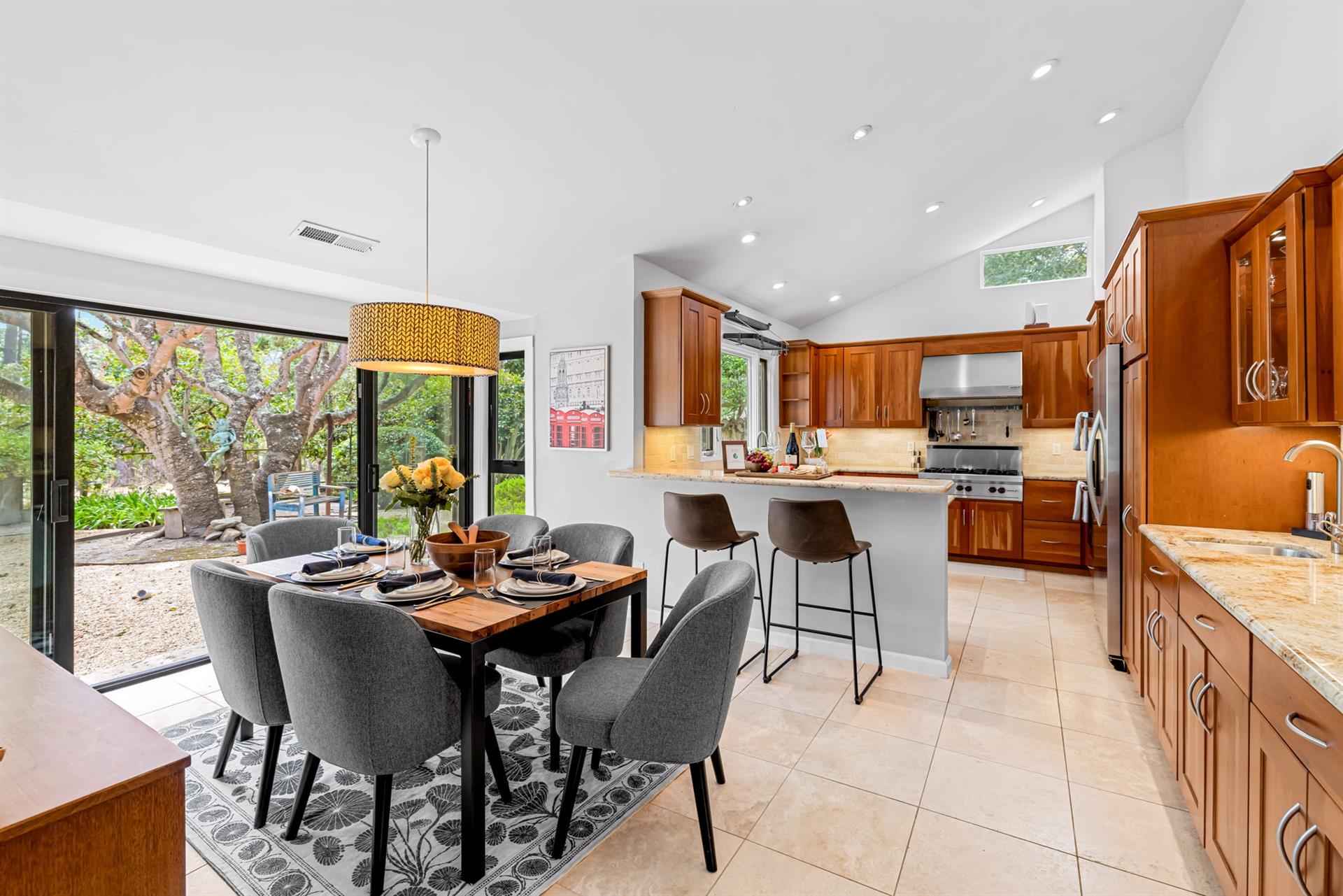 Dining Area, Bar Stool Seating, Coffee Bar