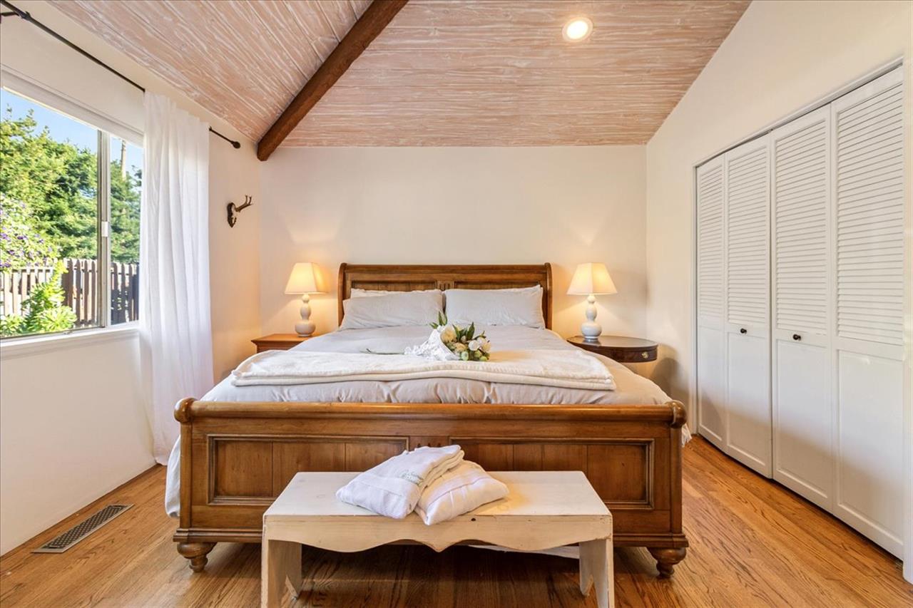 Bedroom 1, King Bed, EnSuite Bathroom