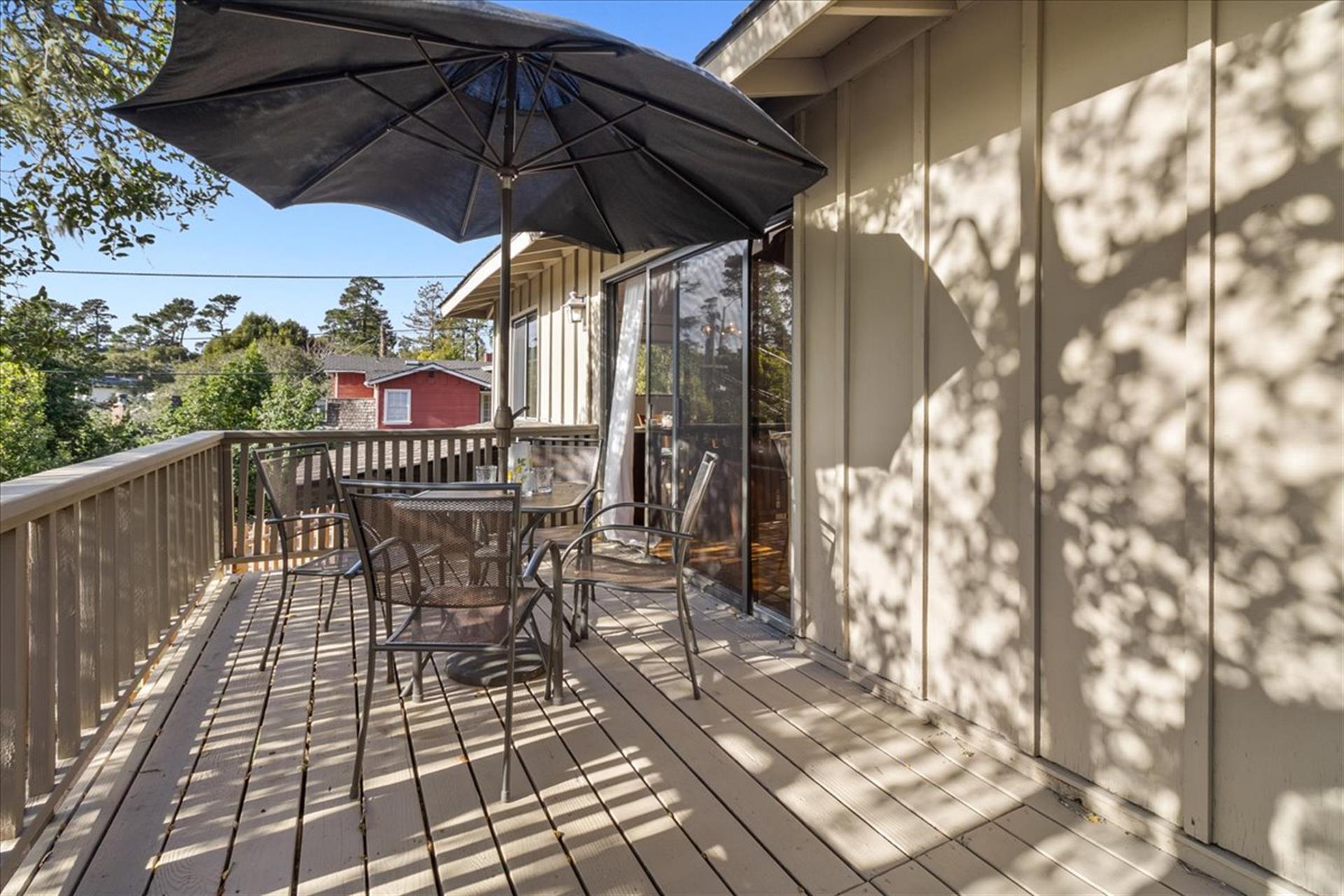 Outdoor Dining Deck