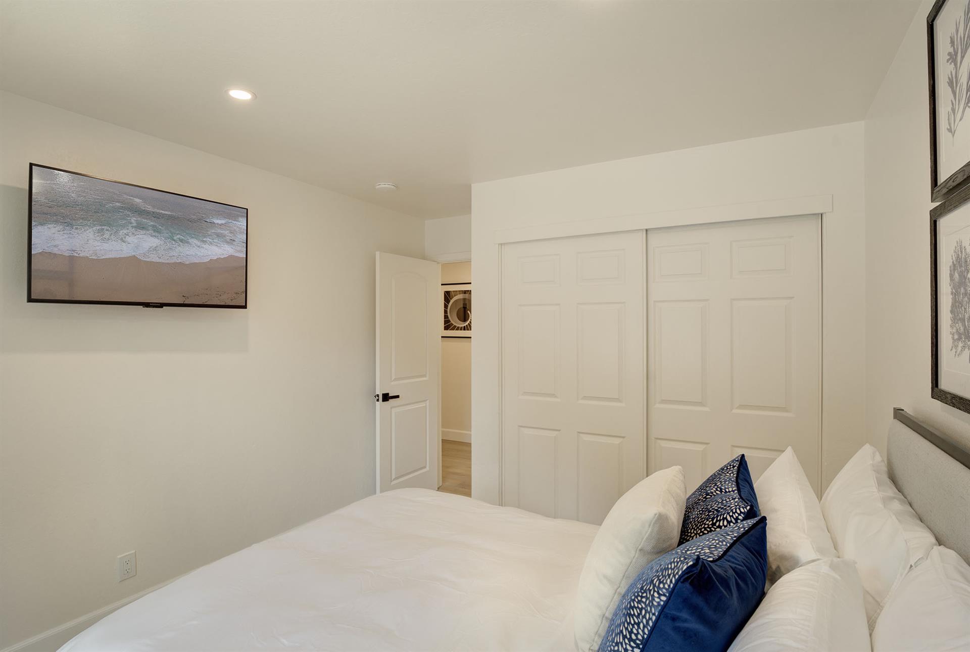 Bedroom 4  Queen Bed