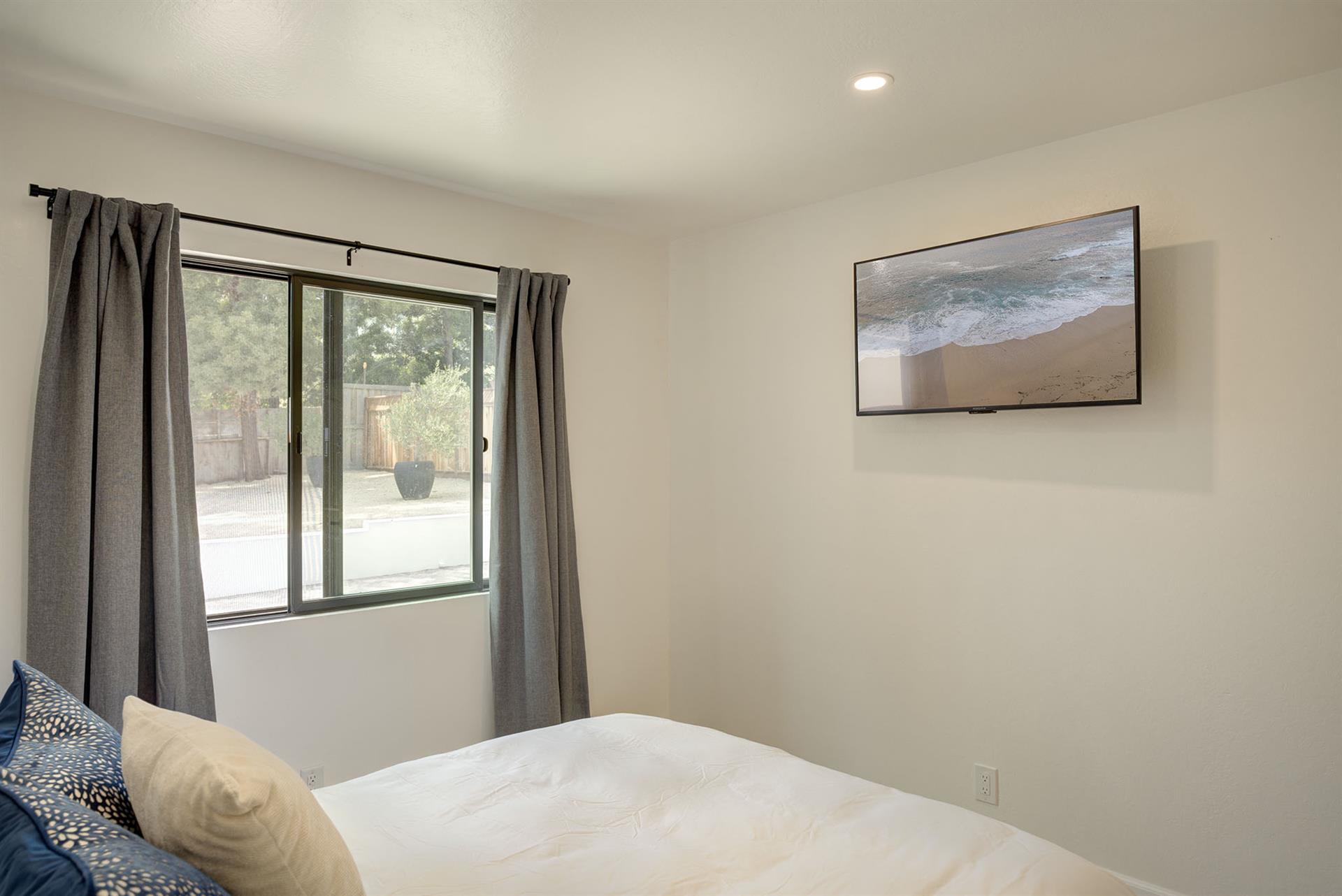 Bedroom 4  Queen Bed