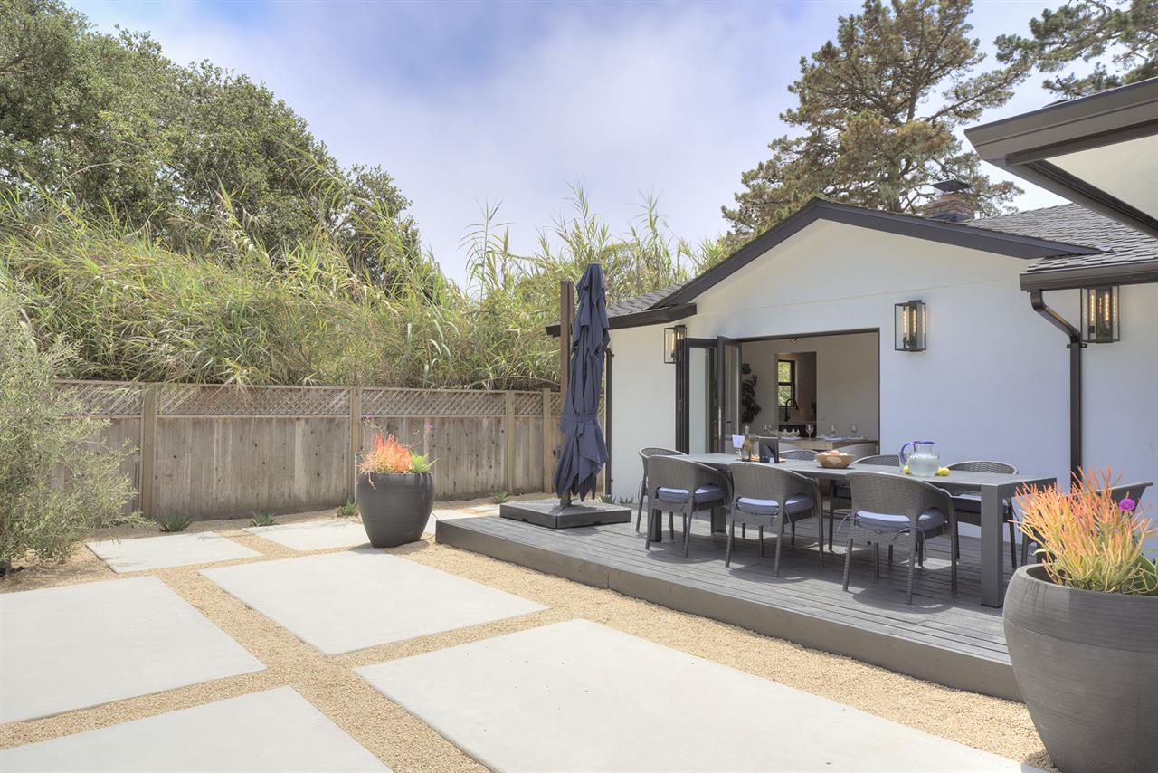 Outdoor Dining for Eight