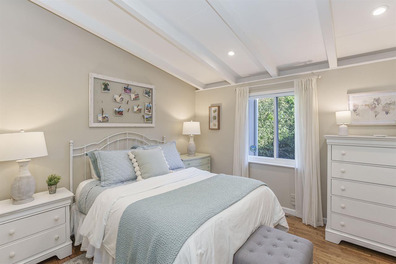 Bedroom 2, Queen Bed