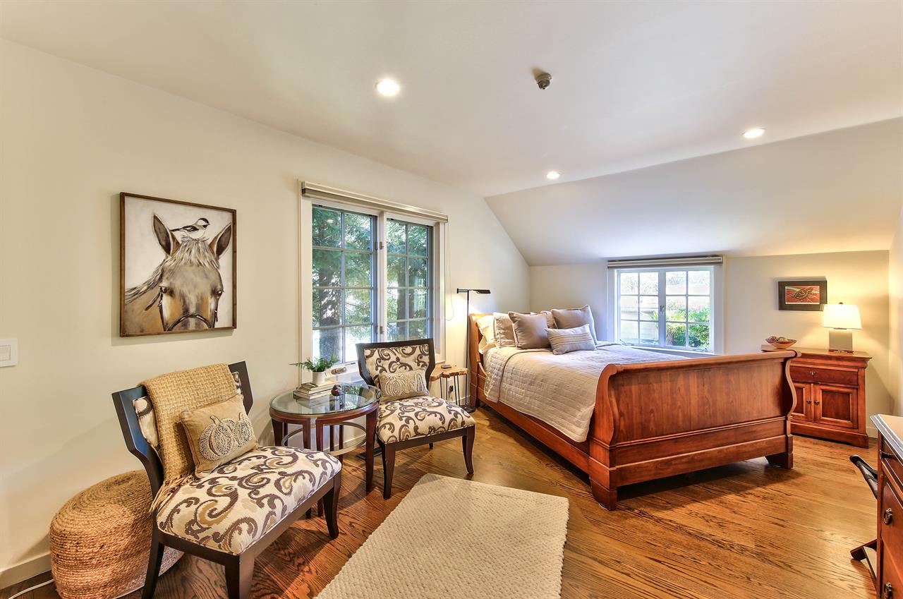 Bedroom 3, Queen Sleigh Bed