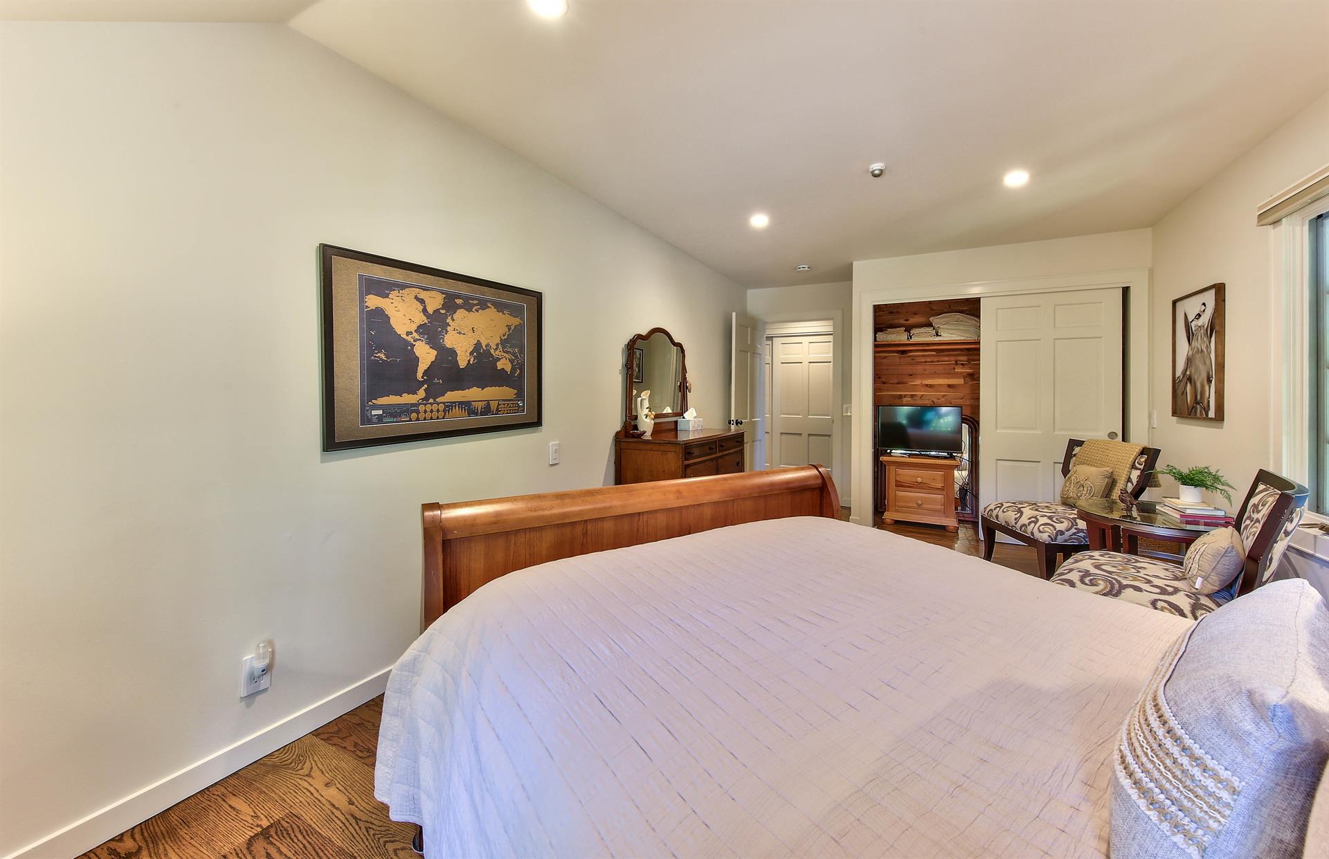 Bedroom 3, Queen Sleigh Bed