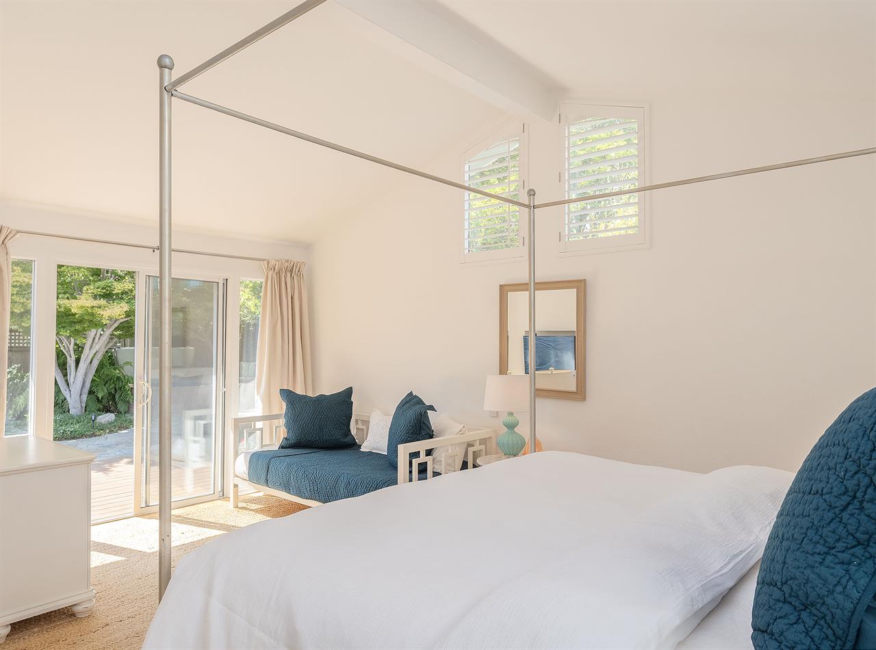 Bedroom 1, King, Twin Day Bed, TV, En Suite, Patio Access