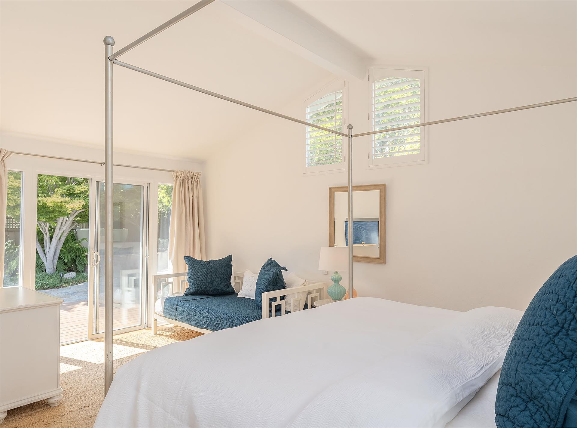 Bedroom 1, King, Twin Day Bed, TV, En Suite, Patio Access