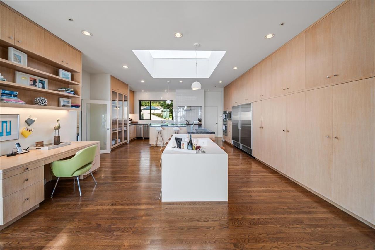 Fully Equipped Gourmet Kitchen