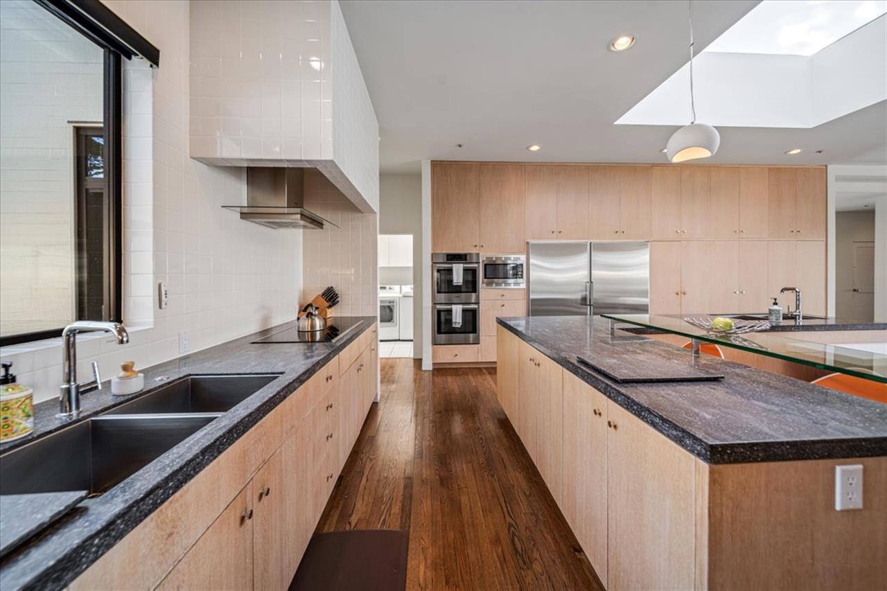 Fully Equipped Gourmet Kitchen