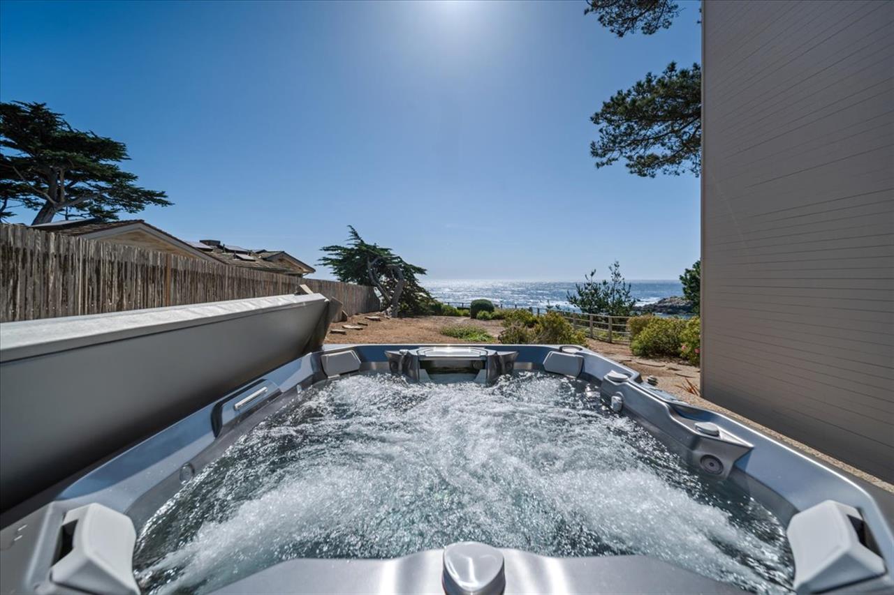 The Hot Tub also has an Ocean View