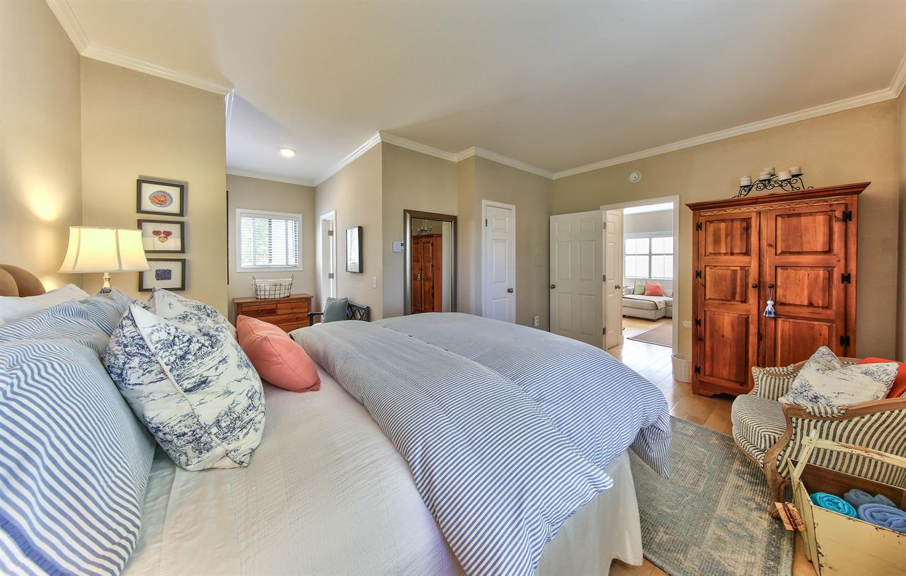 Relax in Comfort, Queen Bed with Luxurious Linens