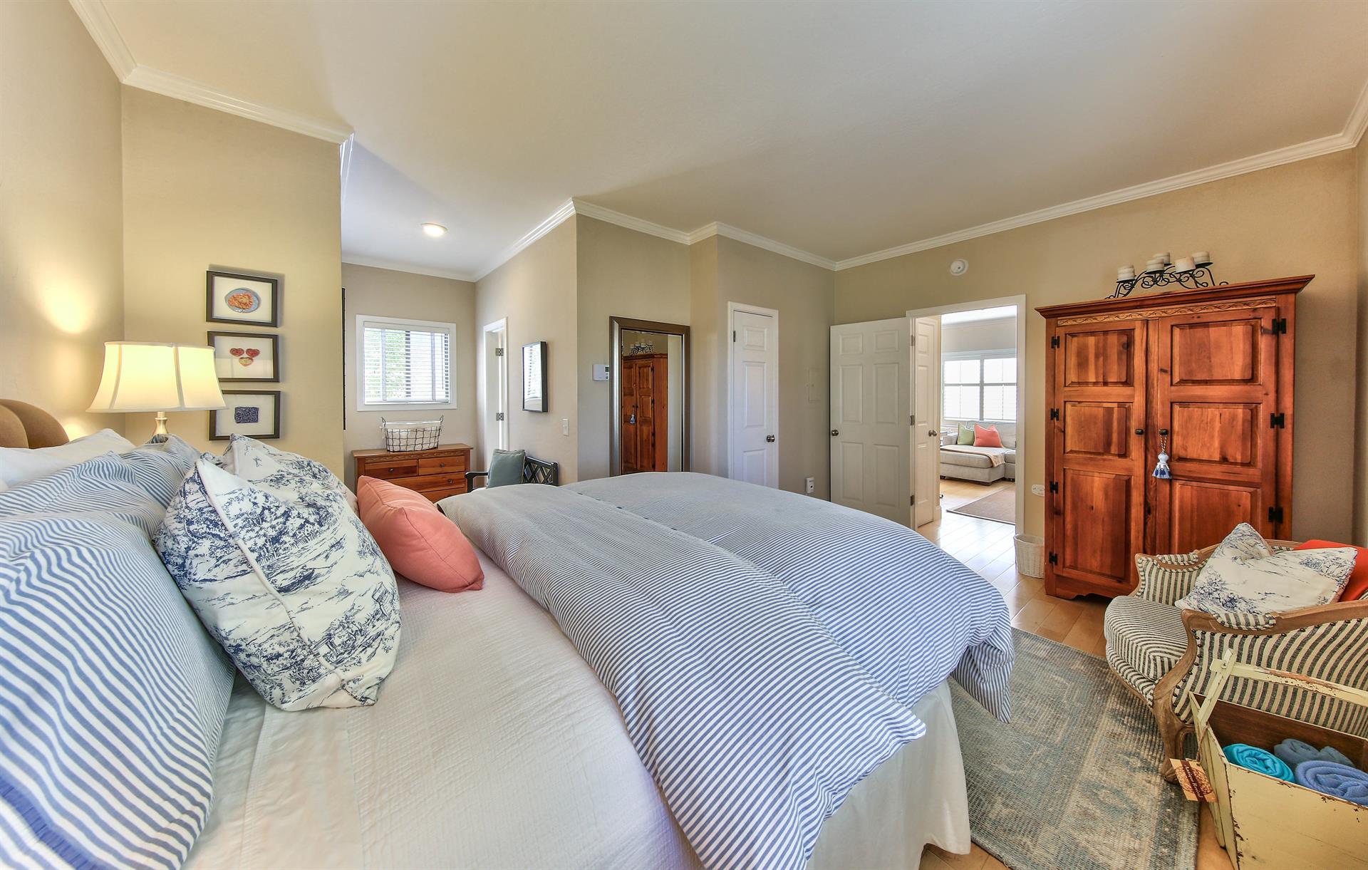 Relax in Comfort, Queen Bed with Luxurious Linens