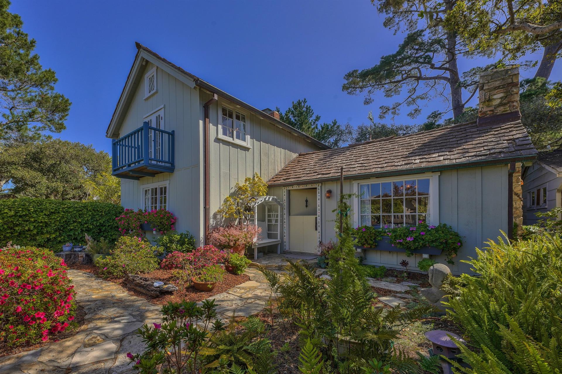 Welcome to Anns Cottage CarmelbytheSea Charmer