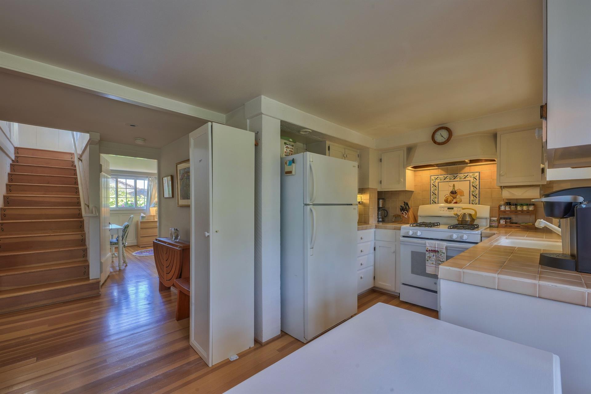 Sweet EatIn Kitchen  Perfect for Meals, Games and Chats