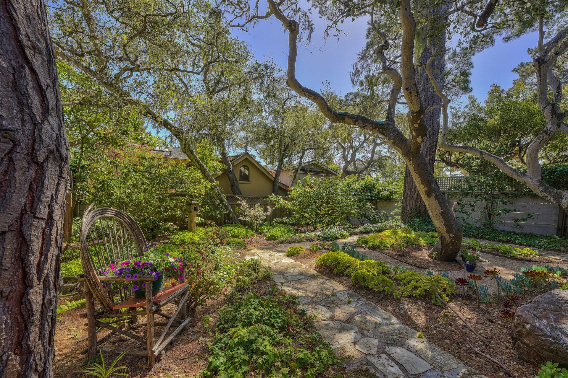 A Lovely Mature Garden Surround the Home