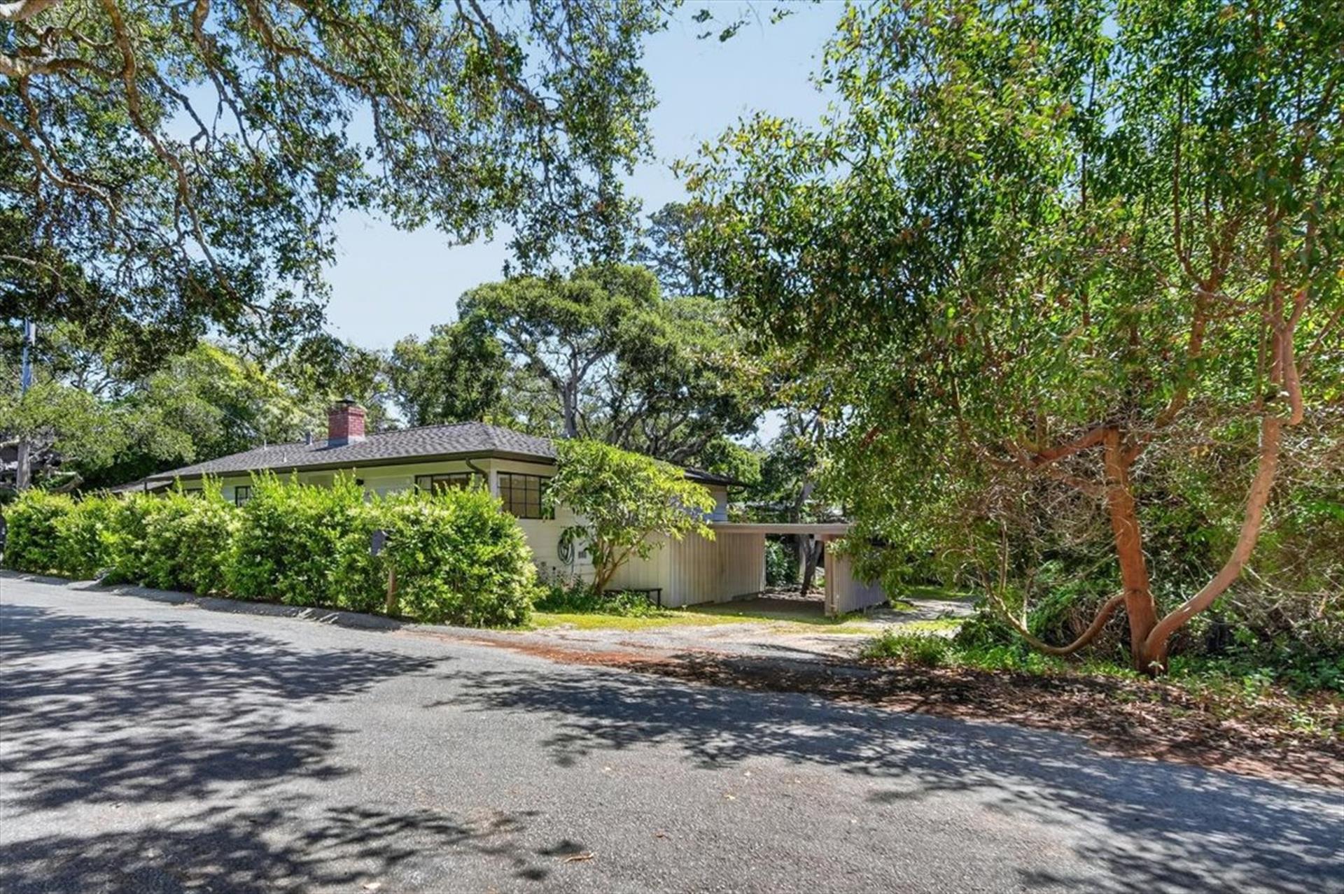 Driveway and Carport Parking