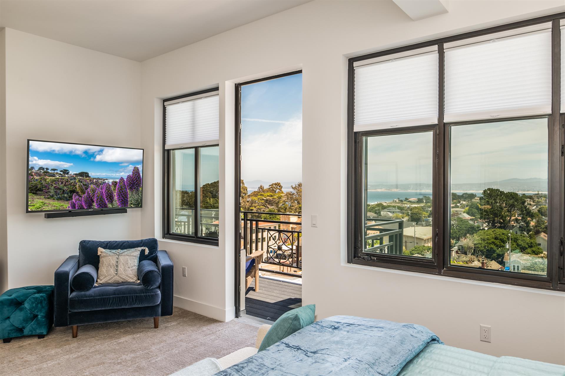 Bedroom 1, King, Balcony, TV, En Suite Bathroom
