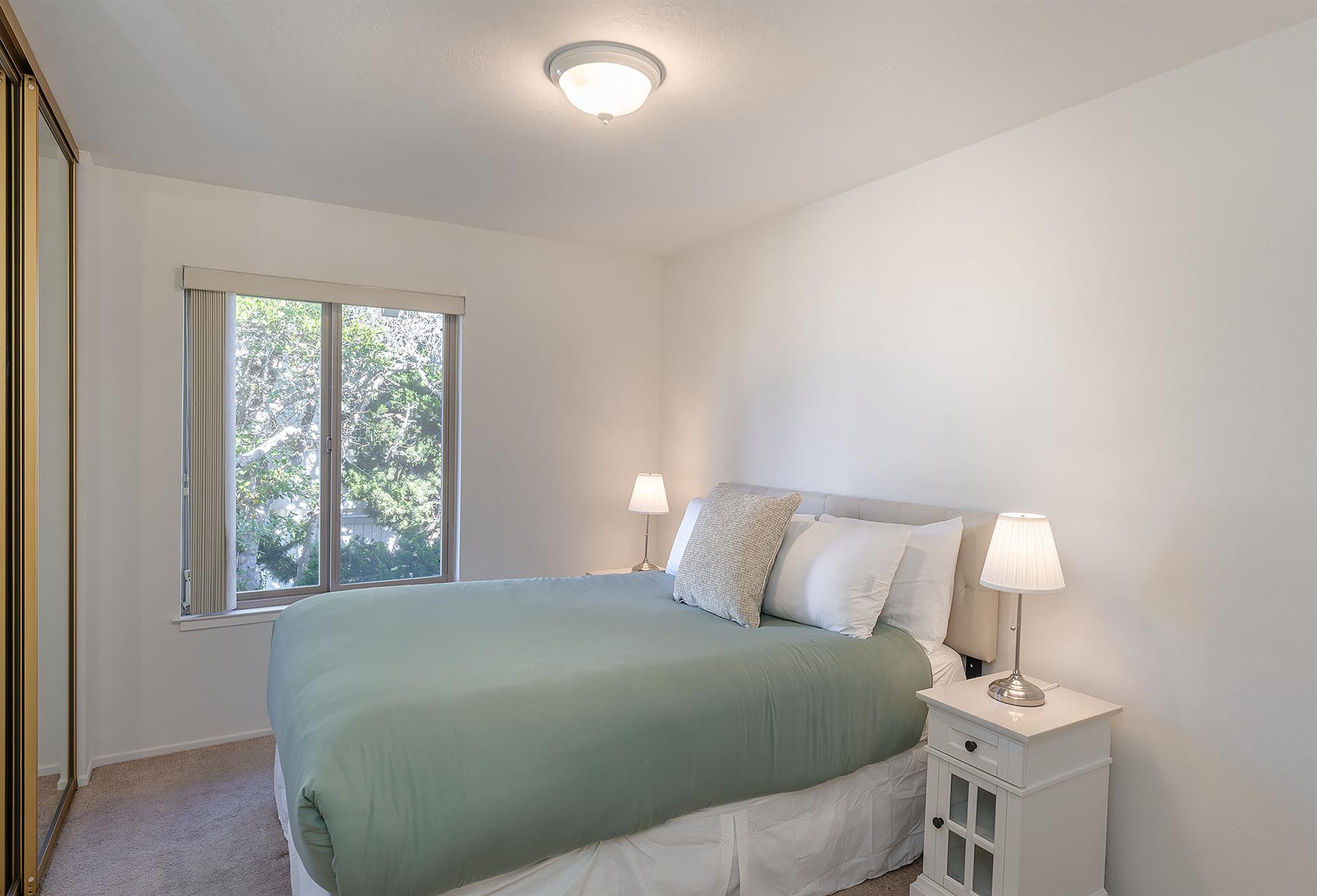 Bedroom 2, Queen Bed