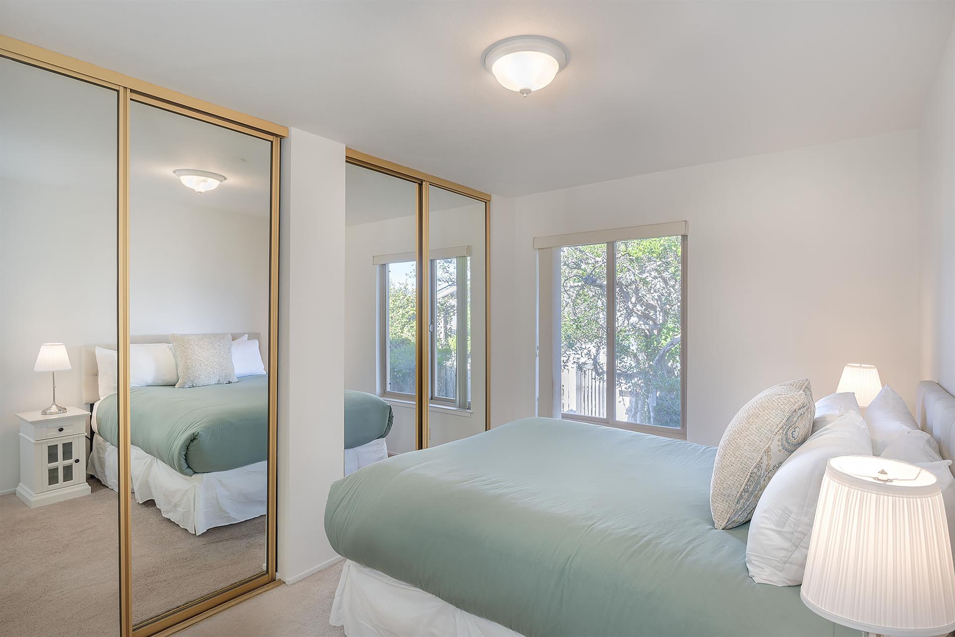 Bedroom 2, Queen Bed