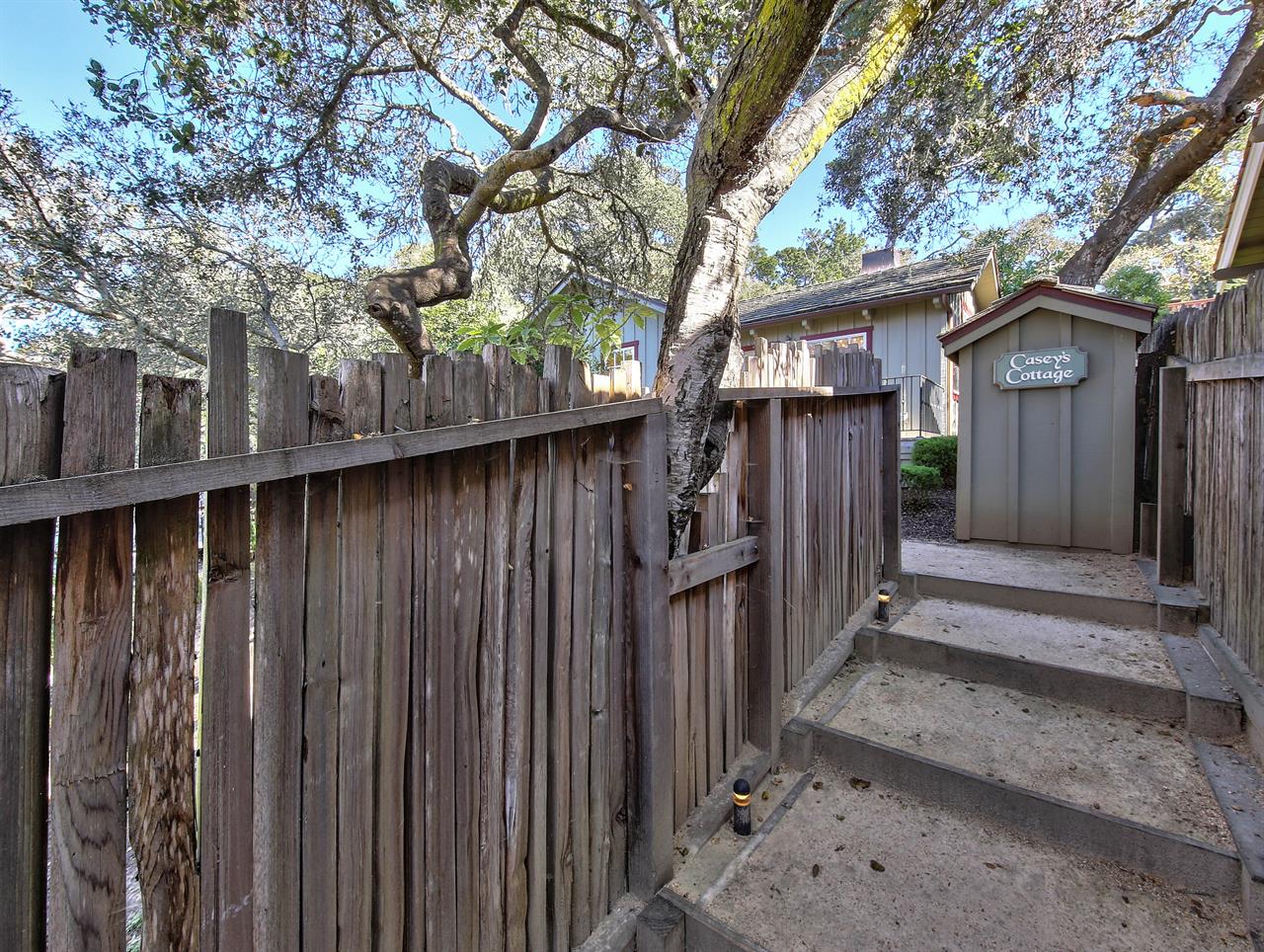 Private Entry to Caseys Cottage