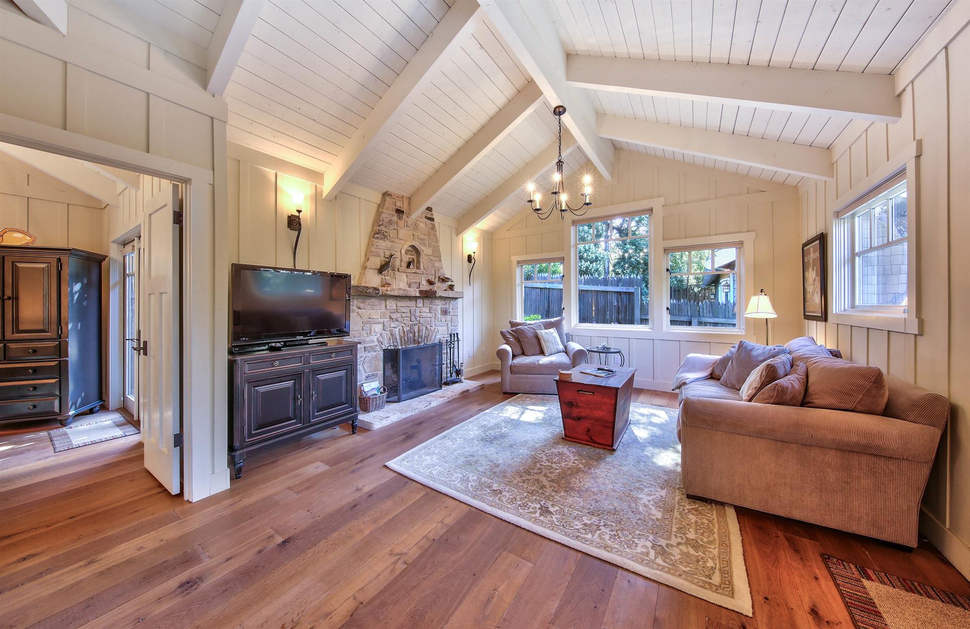 Cozy Living Room, Vaulted Ceiling, TV, Wood Fireplace