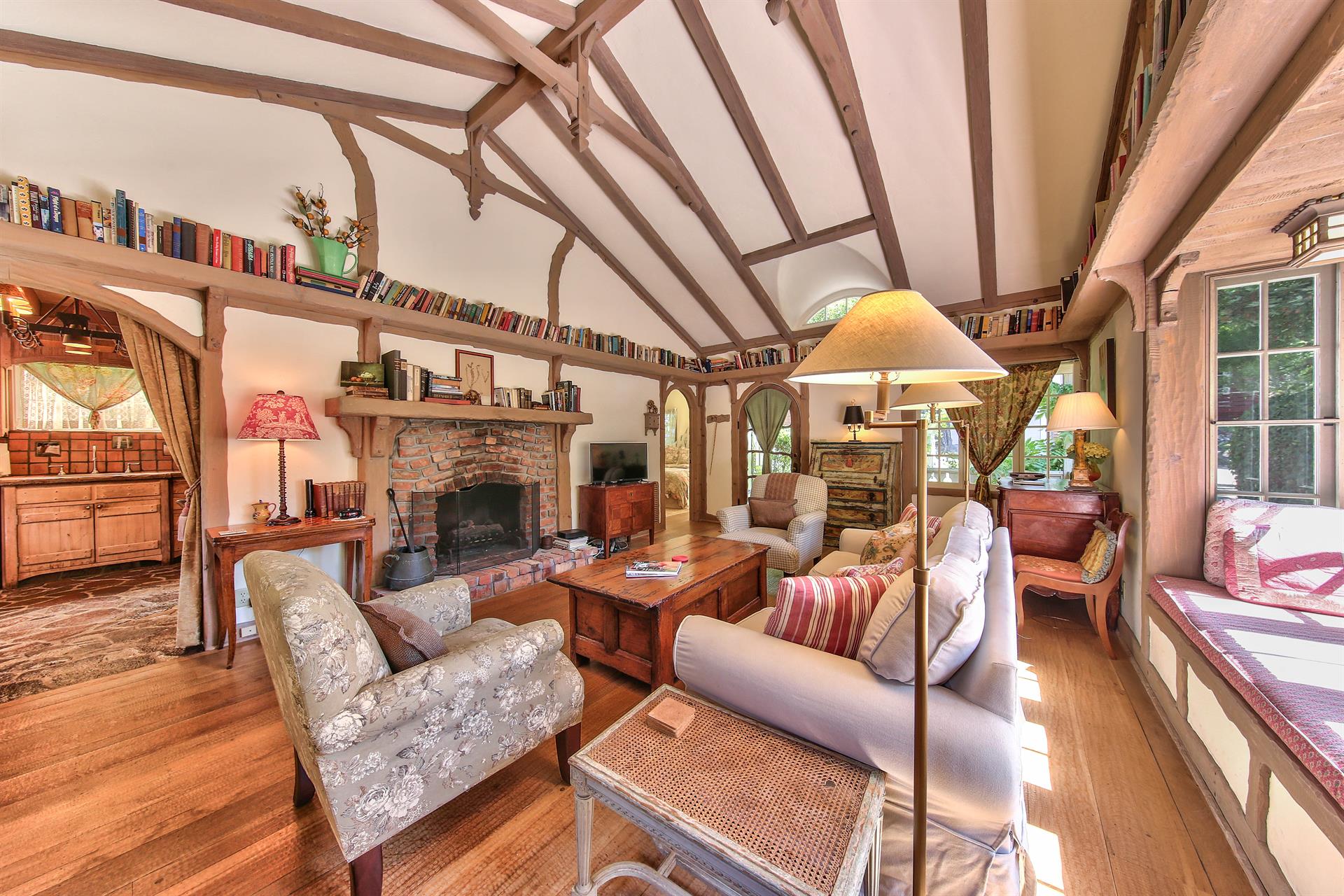 Welcome to Lilacs and Laughter In CarmelbytheSea